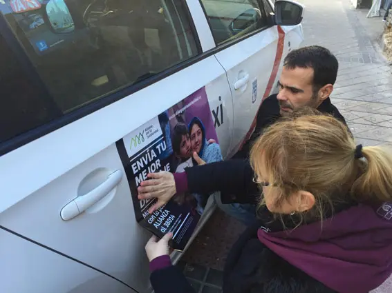 Pegada de carteles en los taxis de Élite Madrid