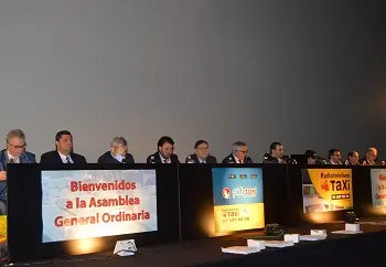 El Consejo Rector durante la asamblea 