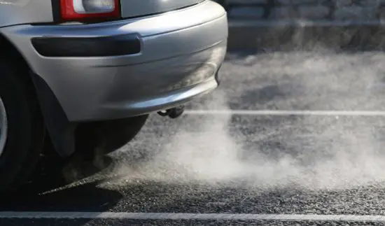 tubo escape humos contaminación