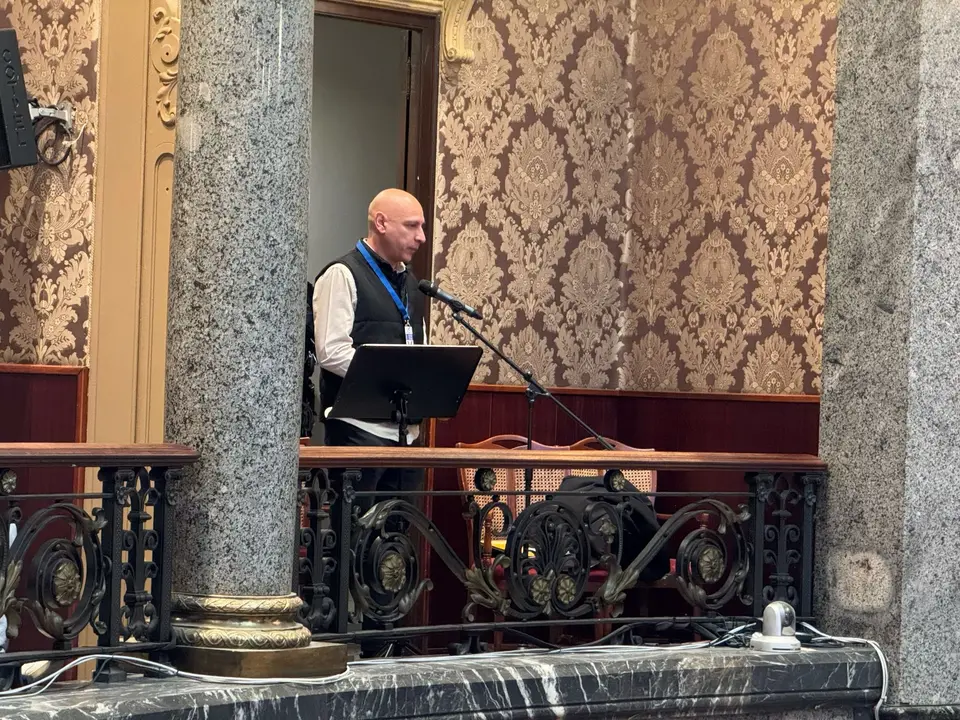 Fernando del Molino, pdte. de Federación Sindical del Taxi de Valencia, durante su intervención en el Pleno. Imagen: Ayto. de Valencia