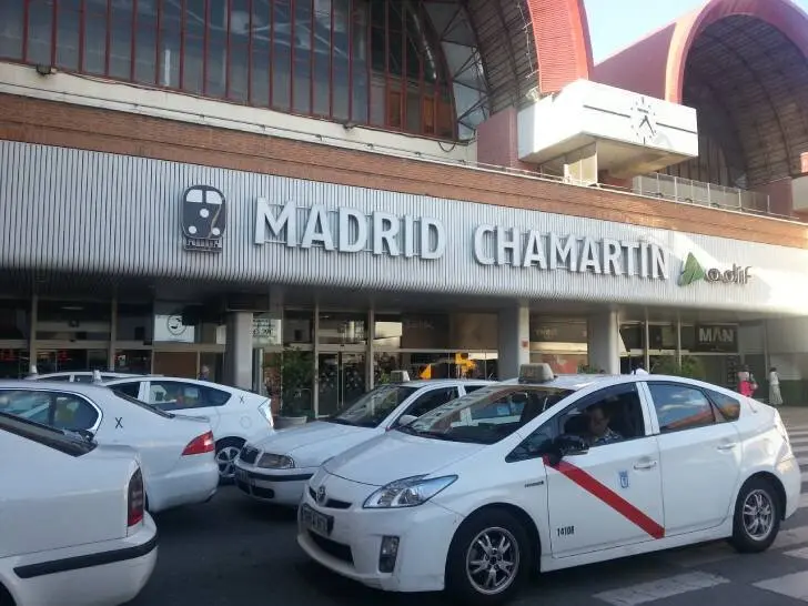 Taxis en la estación de Chamartín. Imagen de archivo.