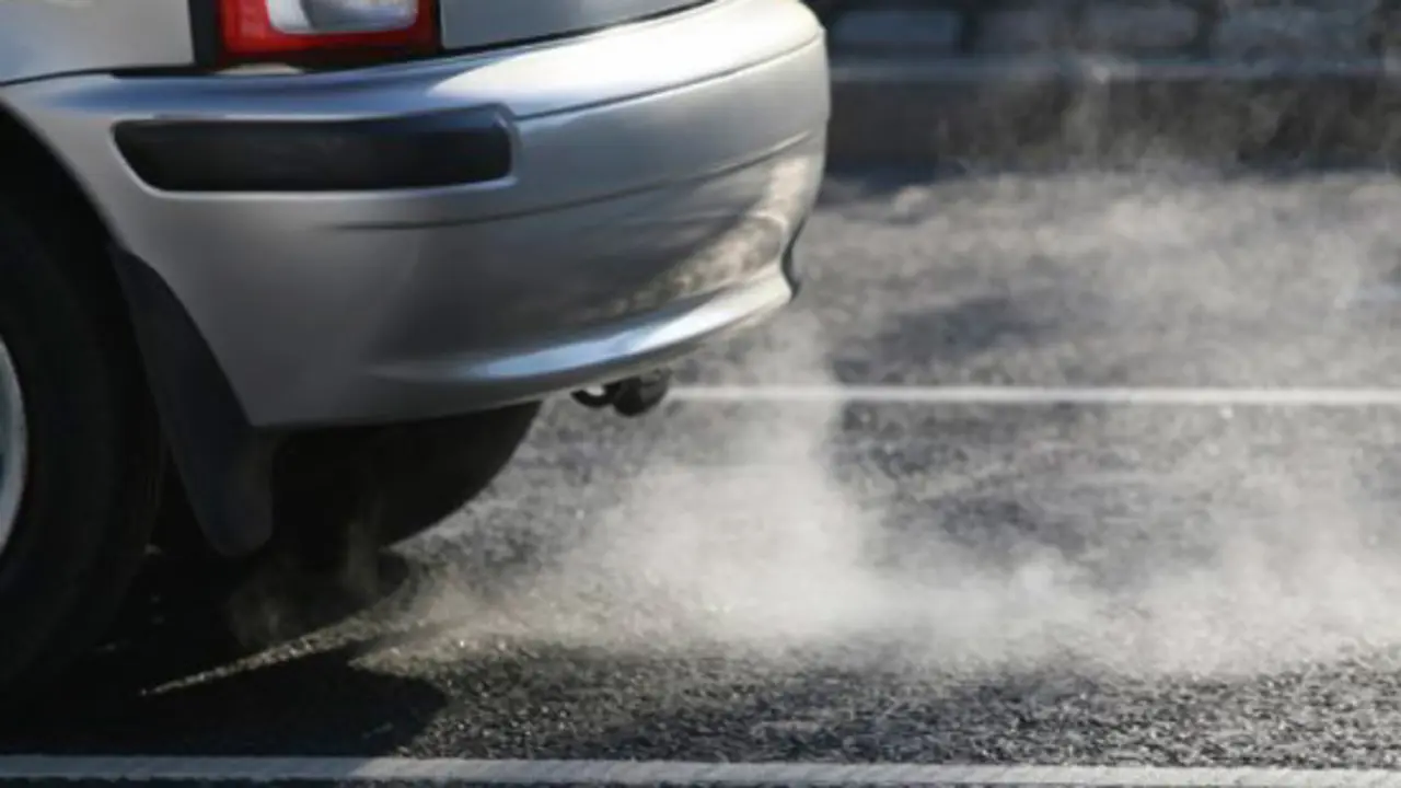 tubo escape humos contaminación