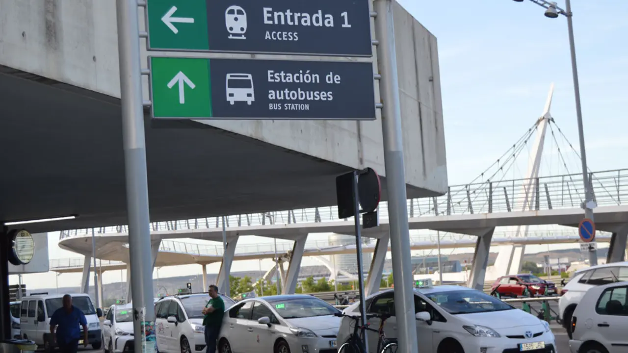 Taxi en la Estación Delicias de Zaragoza