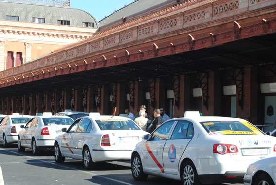Se inician obras que afectarán al carril del taxi de la estación de Atocha