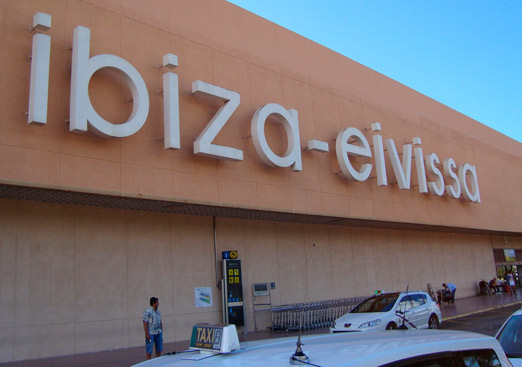 Identificados 800 vehículos trabajando ilegalmente en Ibiza