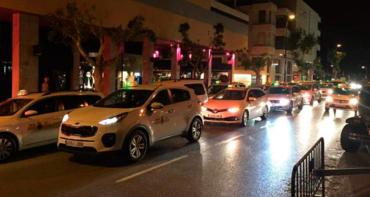En Ibiza se adelantará el inicio del servicio de 150 taxis estacionales