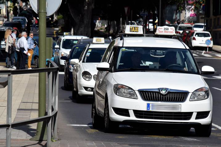 Los taxistas amenazan con protestas por el precio de la gasolina