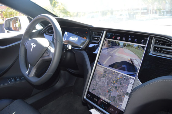 Tesla podría retirar del mercado miles de vehículos por problemas de frenos