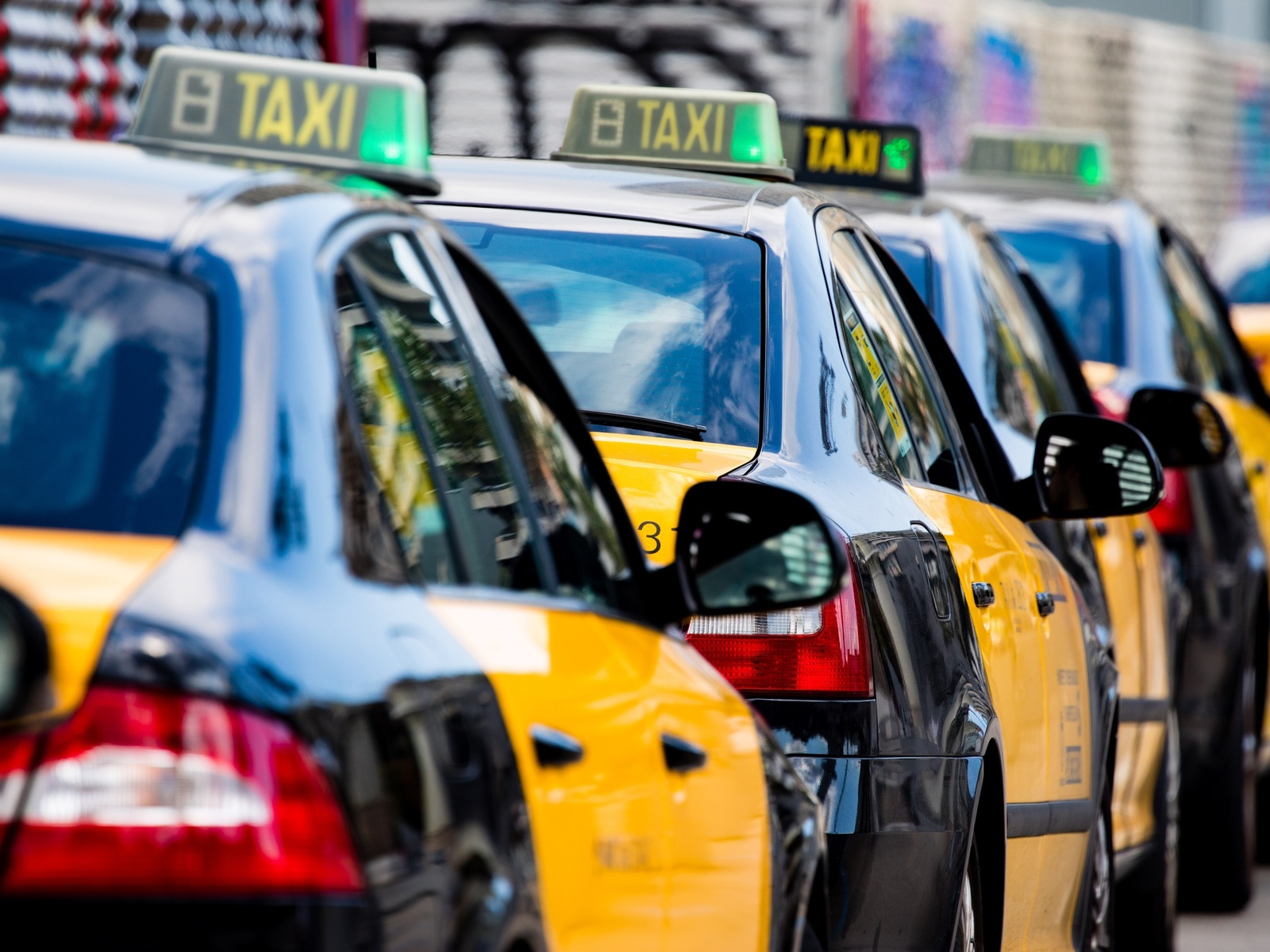 El taxi de Barcelona se manifiesta contra la ACCO tras la denuncia de Uber