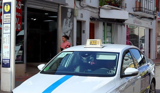 Un taxista rescata a dos mujeres que estaban siendo perseguidas