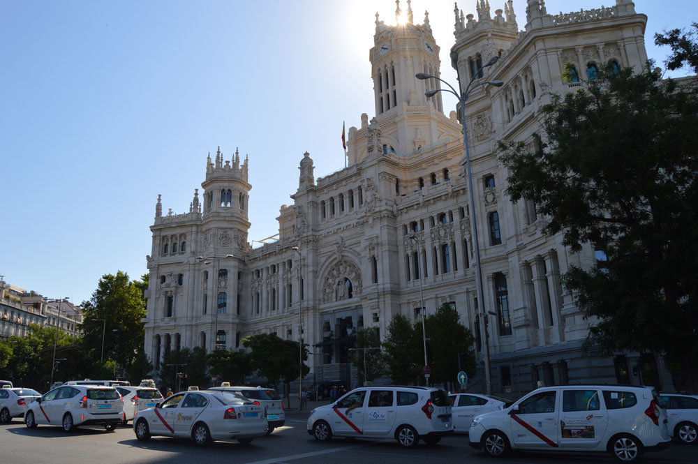 El Ayuntamiento de Madrid plantea eliminar la regulación horaria