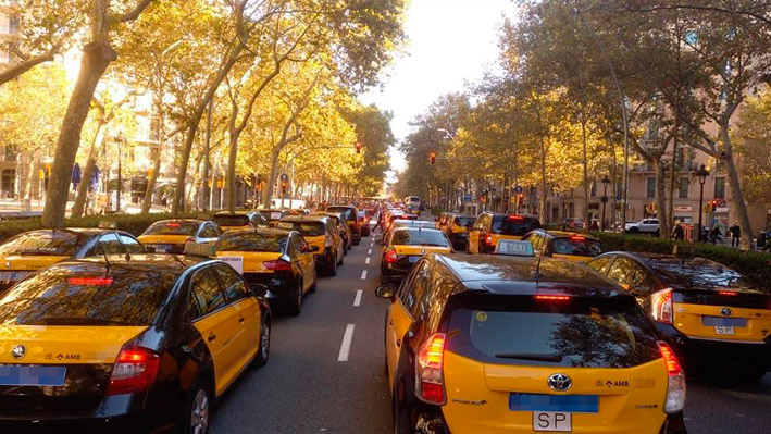 Manifestación del taxi frente al Parlament de Catalunya