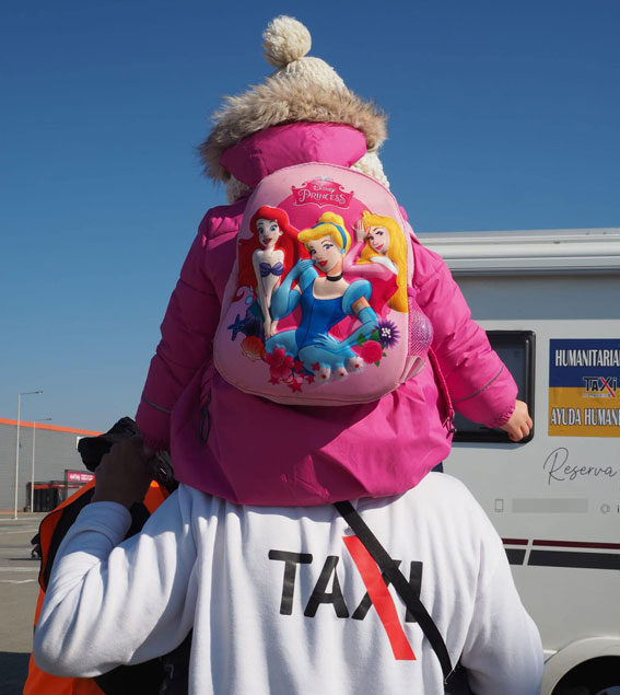 135 refugiados por la guerra en Ucrania llegan a España en taxi