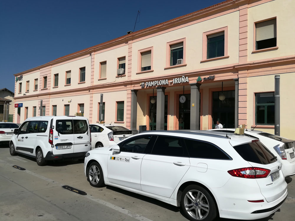 El Gobierno de Navarra acuerda defender al taxi y limitar las VTCs