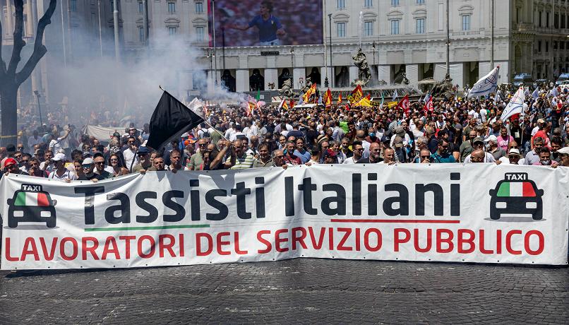 El taxi de Italia para 48 horas en protesta contra la liberalización del sector