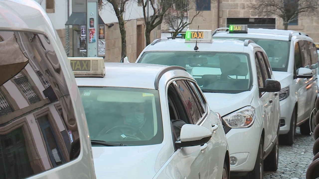 La Xunta acusa al Ayuntamiento de Santiago de la falta de taxis