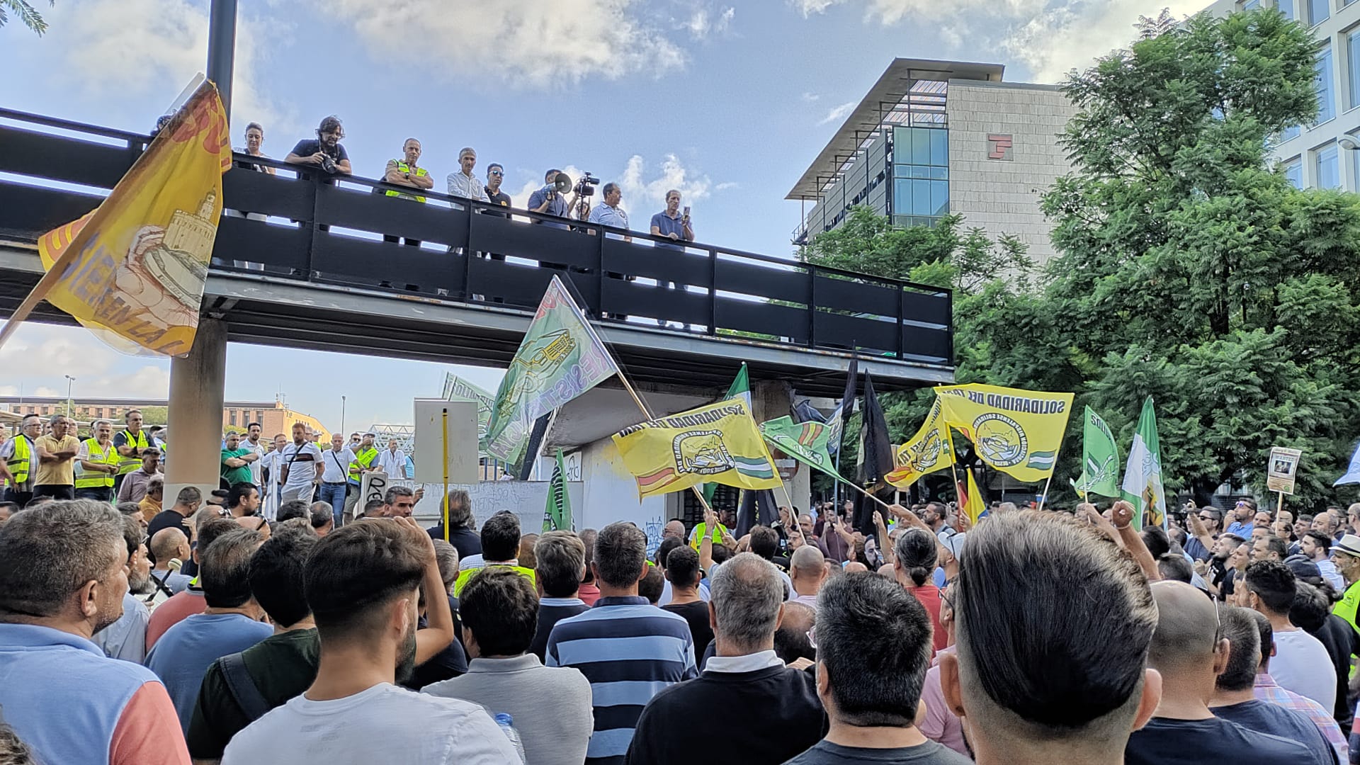 Taxistas de Andalucía protestan en Sevilla contra la Junta