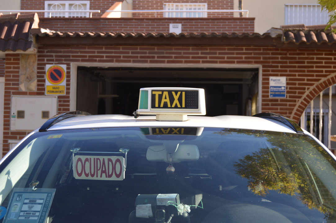 Reunión entre el taxi y Transportes para intentar aclarar los descansos de 2024
