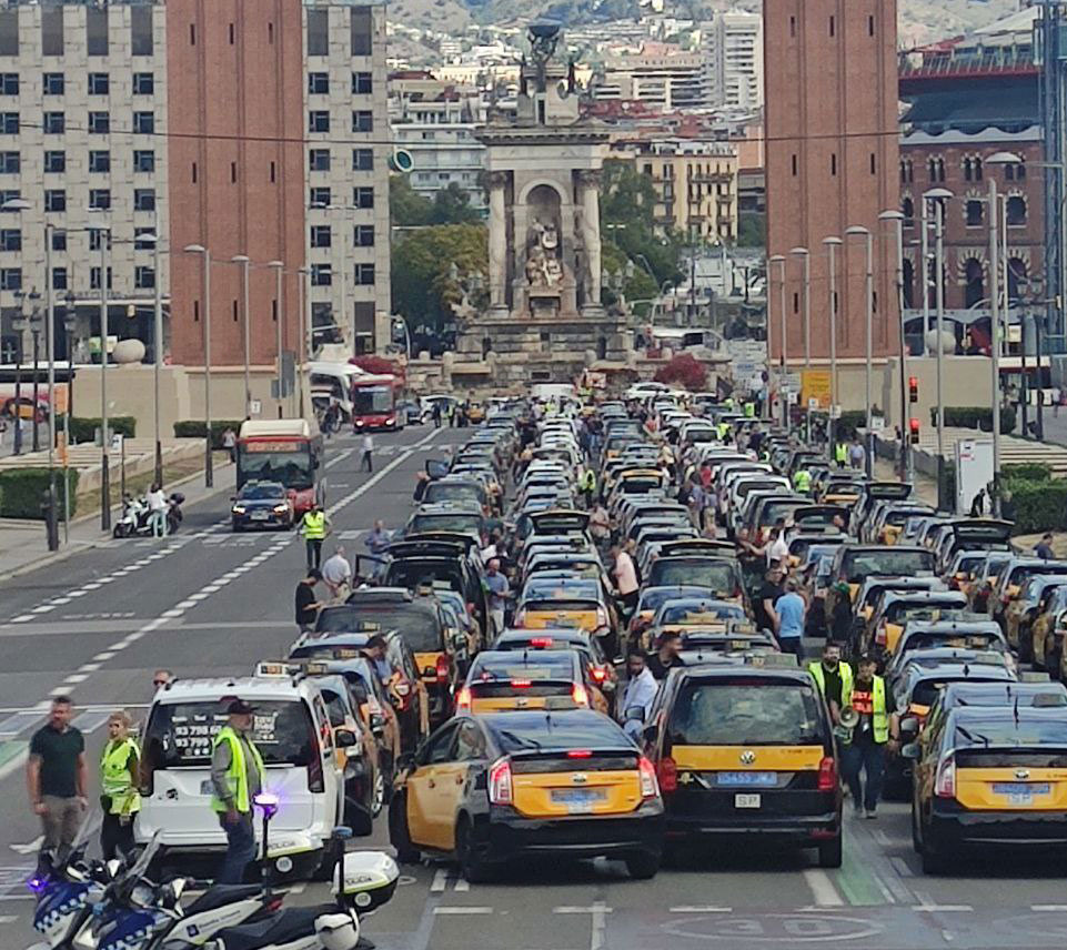 El taxi catalán se moviliza en Barcelona tras la sentencia del 1/30