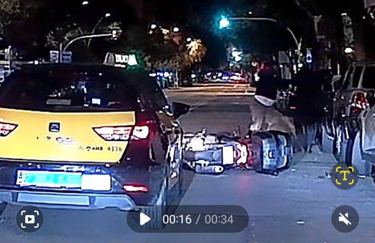 Muere un taxista tras ser agredido en una discusión de tráfico