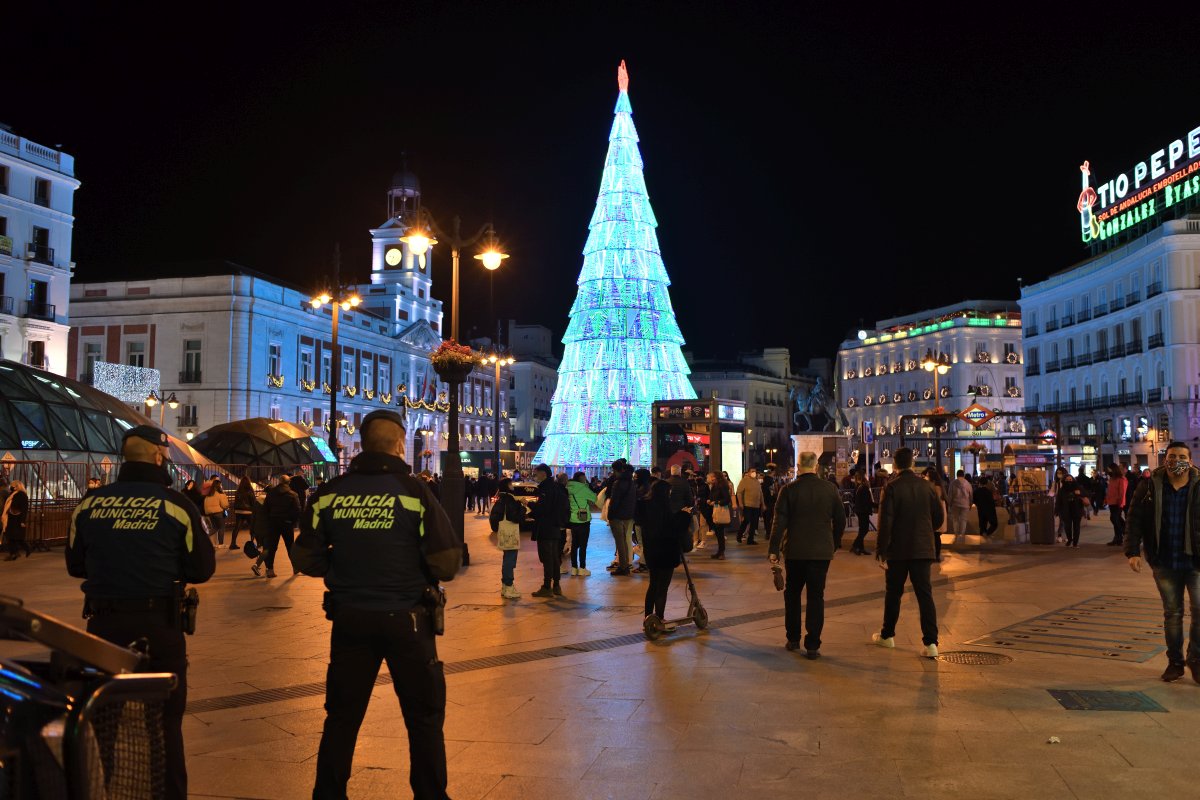 Inutilizada una de las principales paradas de taxi de Madrid por el encendido navideño